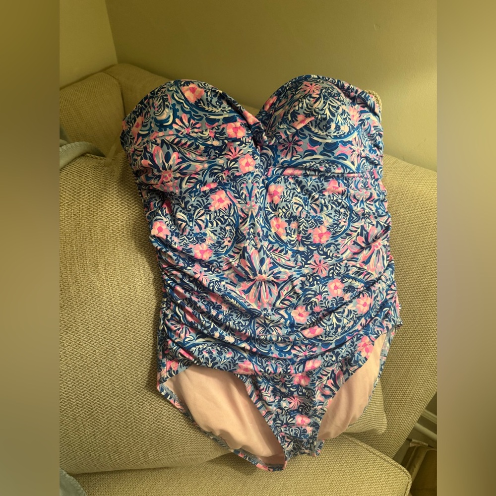 EUC Lilly Pulitzer Flamenco Swimsuit